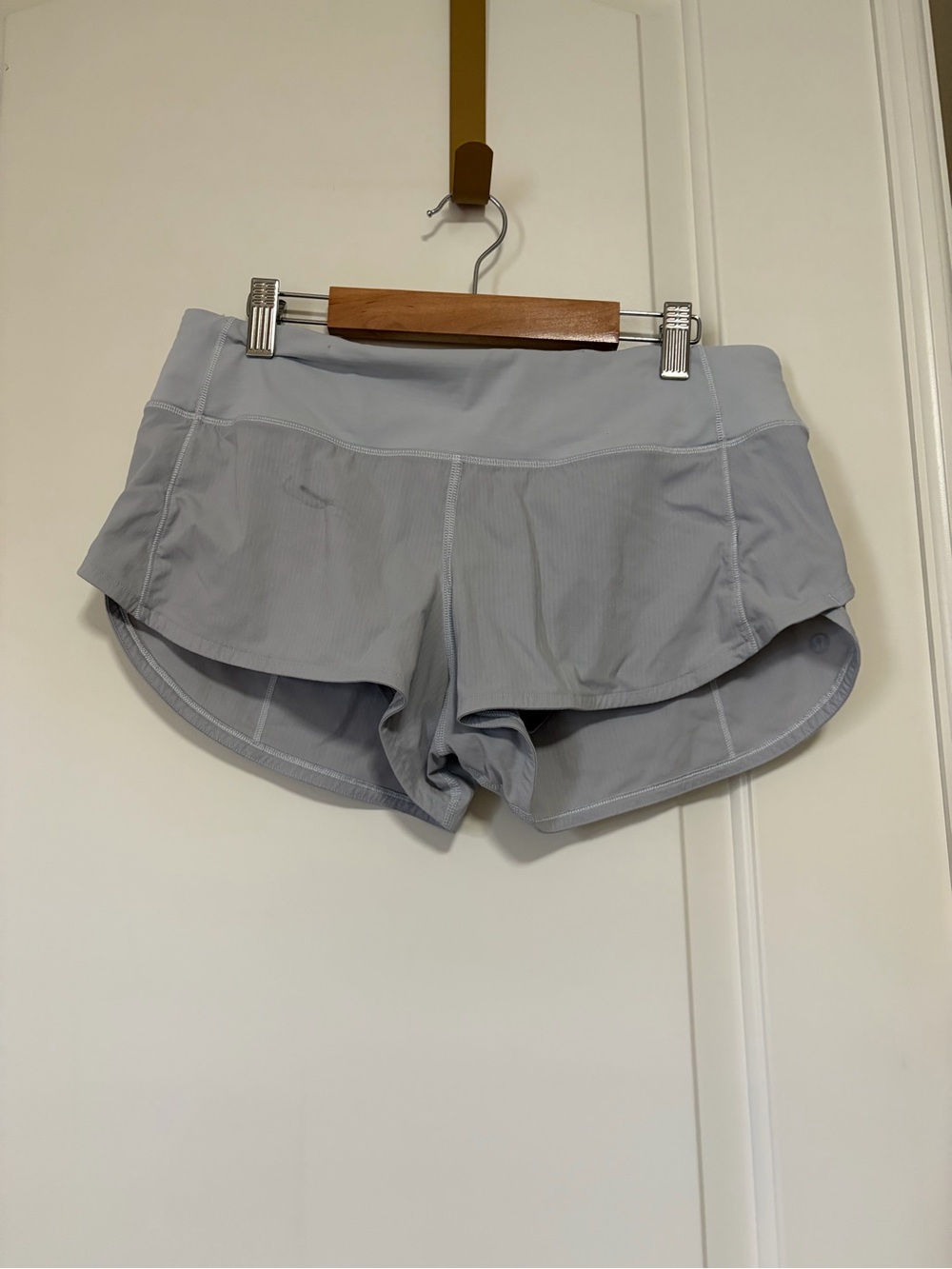 🍋🏃🏽‍♀️Lululemon Gray Hotty Hot low rise Athletic Running Shorts🏃🏽‍♀️🍋